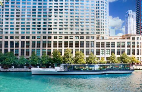 Streeterville Hotel | Sheraton Grand Chicago Riverwalk