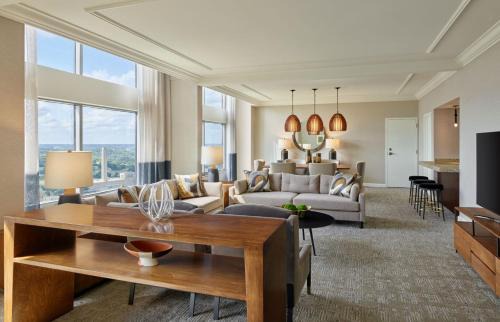 Crown Center District Hotel | Sheraton Kansas City Hotel at Crown Center