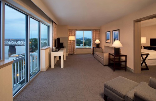 Louisville Hotel | Sheraton Louisville Riverside by Marriott