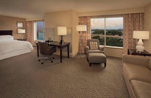 Louisville Hotel | Sheraton Louisville Riverside by Marriott