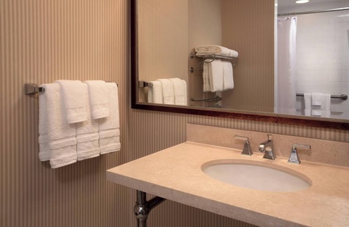 Louisville Hotel | Sheraton Louisville Riverside by Marriott