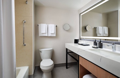Ontario Hotel | Sheraton Ontario Airport Hotel