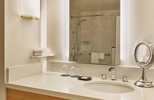 Portland Hotel | Sheraton Portland Airport Hotel