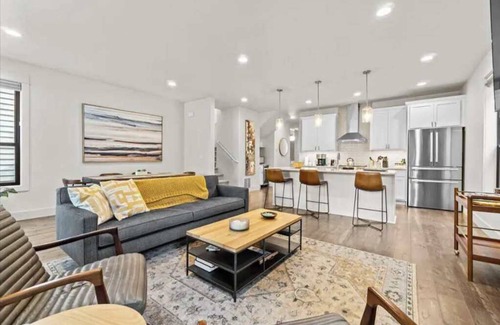 Garden District House | Sherman Avenue/Downtown! Family & Pet Friendly
