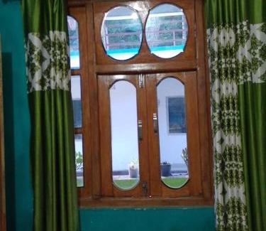 Darjeeling House | Sherpa Homestay- Sittong 2 by Sai Nest Homestays & Hotels