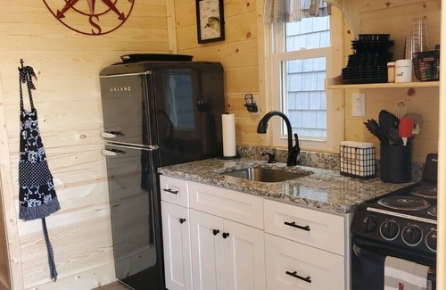 Geneva-on-the-Lake Apartment | Sherri's Shipwreck Shed at Christopher's Dockside