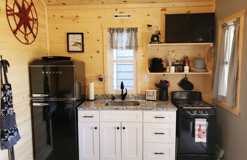 Geneva-on-the-Lake Apartment | Sherri's Shipwreck Shed at Christopher's Dockside