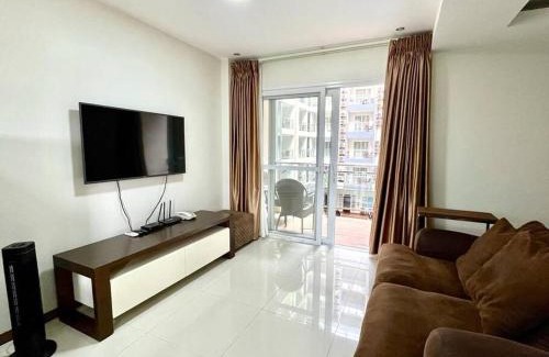 Malabanias Apartment | Sheryll Escapes - 218 La Grande, modern studio with hotel amenities!