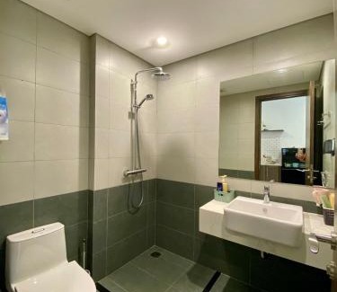 District 9 Apartment | Shi House- Studios BE5 - Swimming Pool & Balcony
