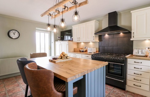 Falkirk Cottage | Shieldhill Farm House
