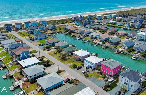 Topsail Beach Cottage | Shiloh - Formerly Margaritaville - Renovated Canal Front Cottage with Dock!