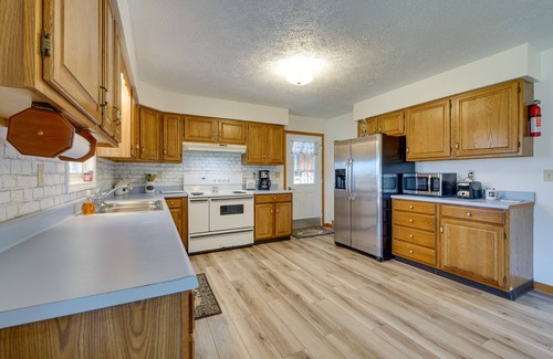 New Haven  Huron County House | Shiloh Vacation Rental w/2 Screened Porches!