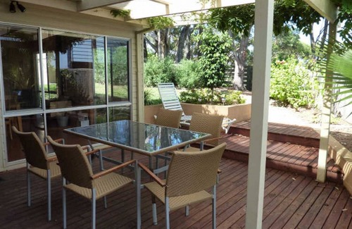 Malua Bay House | 'Shimoda' on Illabunda, McKenzies Beach