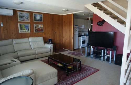 Malua Bay House | 'Shimoda' on Illabunda, McKenzies Beach