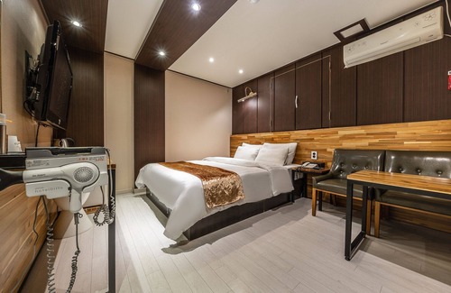 Sinchon-dong Hotel | Shinchon Alley