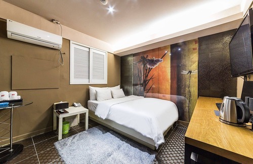 Sinchon-dong Hotel | Shinchon Chic