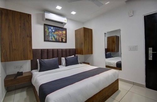 Rohini Hotel | Shine Inn Couple fridenlly Best