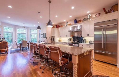 Bloomington House | Shinewoods Lakehouse close to IU Bloomington adjacent to Monastery