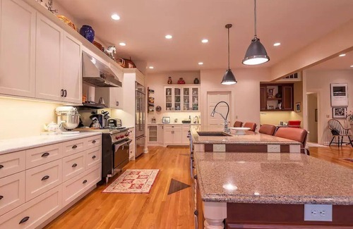 Bloomington House | Shinewoods Lakehouse close to IU Bloomington adjacent to Monastery