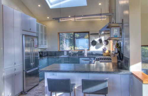 Sea Ranch House | Shining Sea Close to Beach Hot Tub
