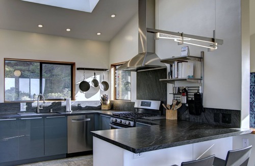 Sea Ranch House | Shining Sea Close to Beach Hot Tub