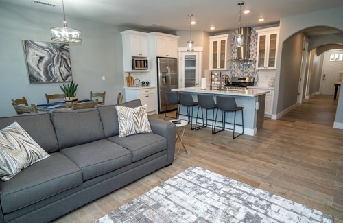 Clovis House | Shiny and new in Copper River area