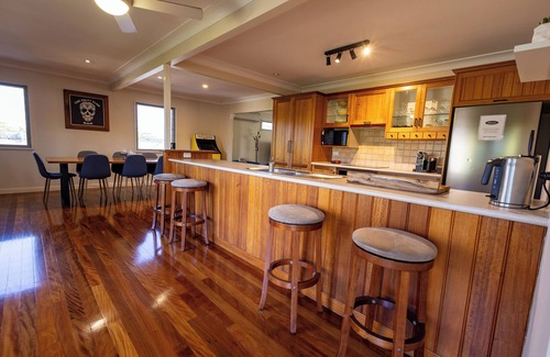 Budgewoi House | Shiny Diamond Lake View