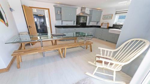 Croyde House | Shippenrill Croyde - Sleeps 14 - Hot Tub option - Stylish Home with fire pit, table tennis & dog friendly