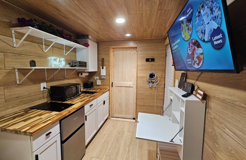 Lexington Cabin | Shipping Container Cabin- Tuck Jr