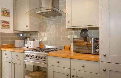 Meads Apartment | Shipside - spacious, stylish patio garden flat