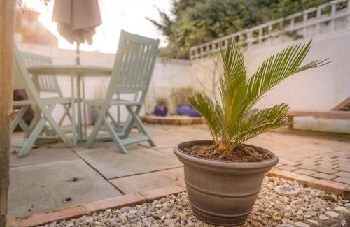 Meads Apartment | Shipside - spacious, stylish patio garden flat