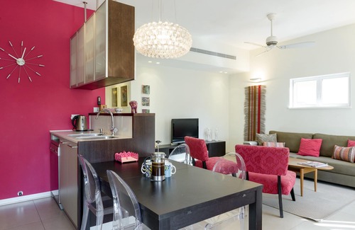 Tel Aviv Apartment | Shir Street – Renovated 2 Bedroom & Balcony