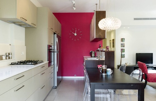 Tel Aviv Apartment | Shir Street – Renovated 2 Bedroom & Balcony