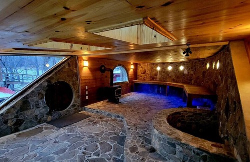 Stanardsville Apartment | Shire Suite at White Lotus Eco Spa Retreat