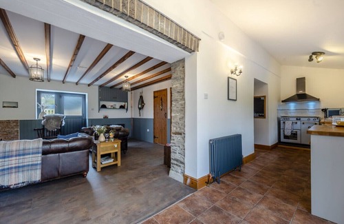 Lampeter House | Shire - Three Bedroom House, Sleeps 6