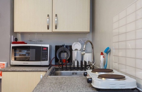 New Forest District Hotel | Shirley Apartments, Cozy Studio, 10 Min Drive to City Centre and Cruise Ship Terminals