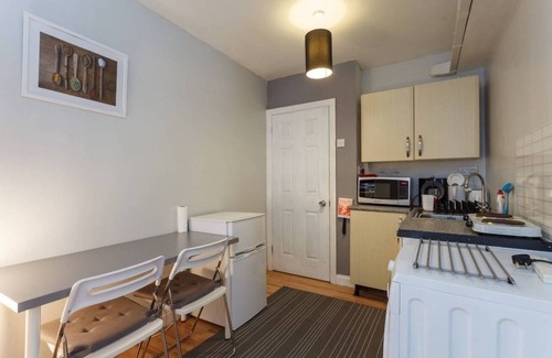 New Forest District Hotel | Shirley Apartments, Cozy Studio, 10 Min Drive to City Centre and Cruise Ship Terminals