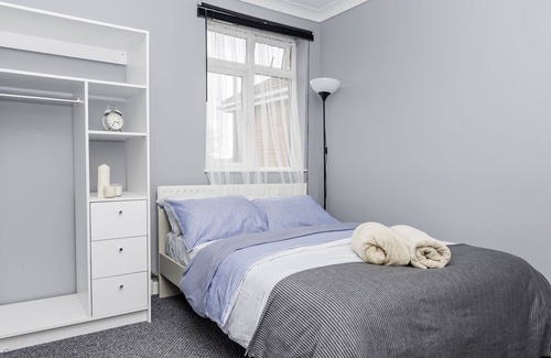 Southampton House | Shirley House 2 Guest House Self Catering by Southampton General Hospital