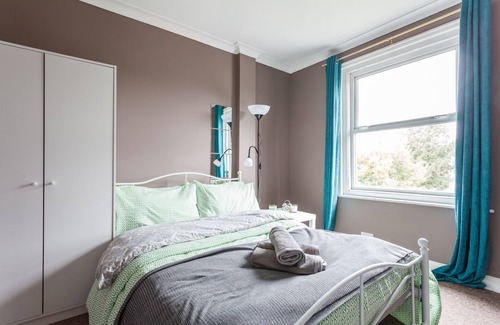 Southampton House | Shirley House Self Catering Guest House, 5 min Drive to Cruise Ship Terminals and City Centre