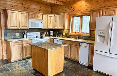 Clarkridge House | Shoals River Cabin- private boat dock, walk-in fishing access, sleeps 12