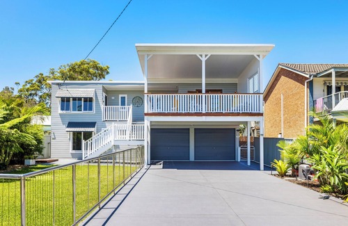 Shoal Bay House | Shoaly House & Shoaly House Cottage-perfect for multiple families or weddings.