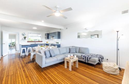 Shoal Bay Apartment | Shoalz Renovated Cottage and Boat Parking