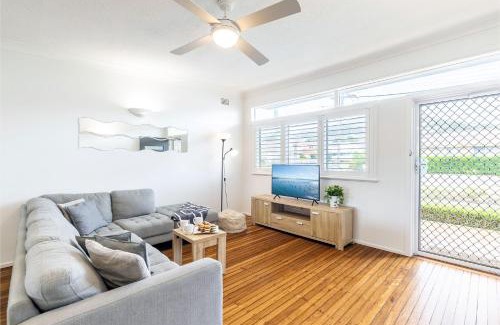 Shoal Bay Apartment | Shoalz Renovated Cottage and Boat Parking