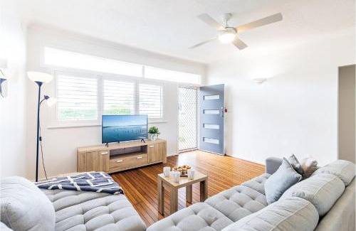 Shoal Bay Apartment | Shoalz Renovated Cottage and Boat Parking