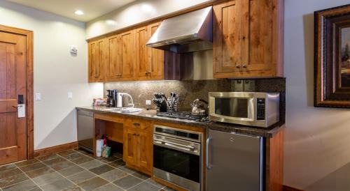 Empire Pass Hotel | Shooting Star Lodge at Deer Valley Resort - Studio #102 Hotel Room