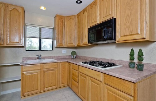 Camarillo Apartment | Shopping, Beaches, Farmer's Markets, in the heart of Southern California
