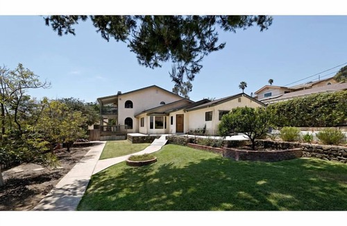 Camarillo Apartment | Shopping, Beaches, Farmer's Markets, in the heart of Southern California