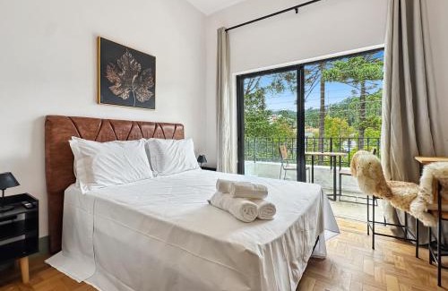 Abernessia Apartment | Shopping Center Fast WiFi Balcony Home Office