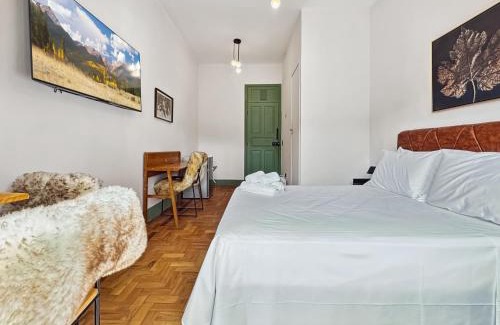 Abernessia Apartment | Shopping Center Fast WiFi Balcony Home Office