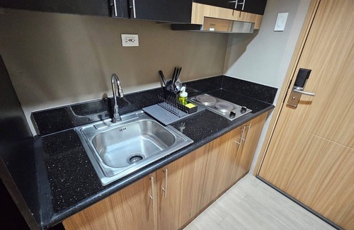 Barangay 76 Bed & Breakfast | Shore 3 Residences by LUXE